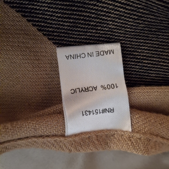 Jordaren Women's Stylish Plaid Poncho - Picture 6 of 8